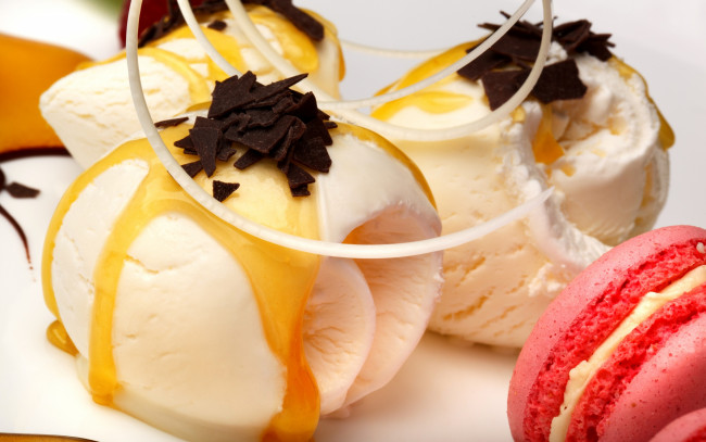 Обои картинки фото еда, мороженое,  десерты, десерт, сладкое, шоколад, macaron, шарики