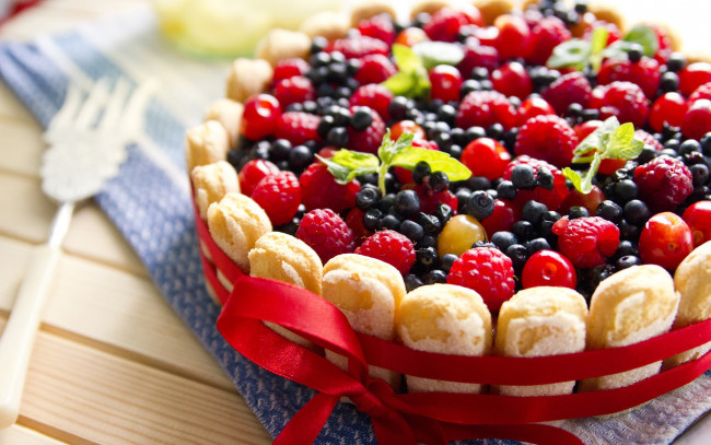 Обои картинки фото еда, пироги, пирог, черника, ягоды, сладкое, выпечка, малина