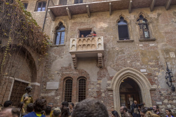 Картинка juliet+capulet`s+brick+balcony города верона+ италия juliet capulet's brick balcony