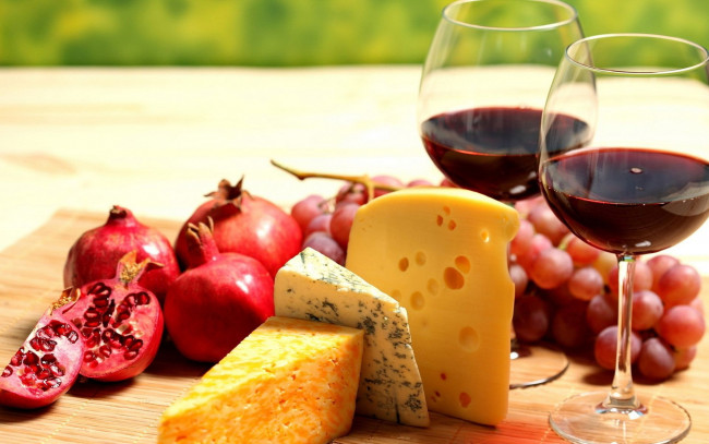 Обои картинки фото еда, разное, вино, сыр, гранат, виноград