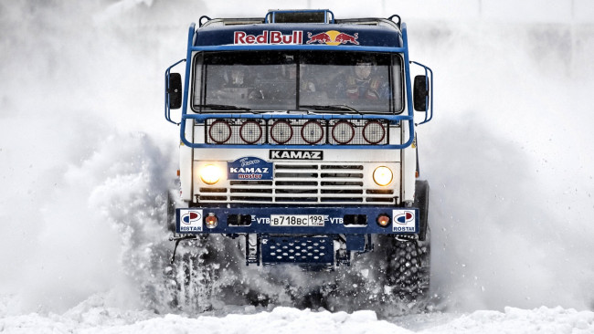 Обои картинки фото камаз, спорт, авторалли, снег, скорость, грузовик
