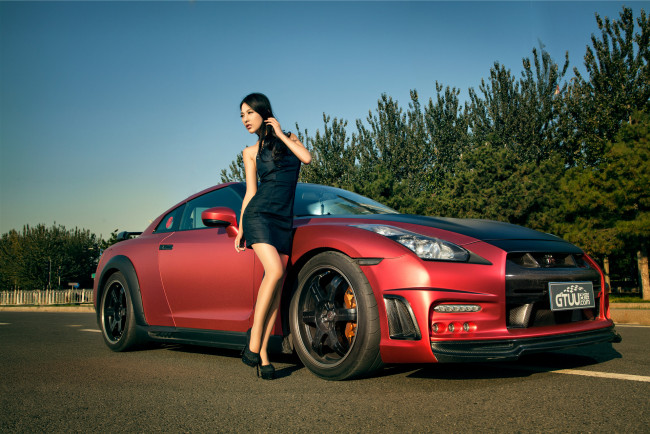 Обои картинки фото автомобили, авто с девушками, nissan, gt-r, красный, азиатка, автомобиль, девушка