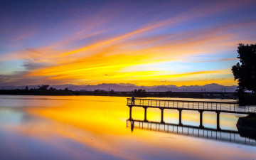 Картинка природа восходы закаты утро берег причал озеро облака рассвет