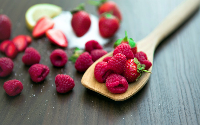 Обои картинки фото еда, фрукты,  ягоды, малина, клубника