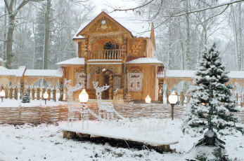 Картинка города -+здания +дома фонарь резьба снег ёлка олени дом