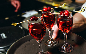 Картинка еда напитки +вино бокалы вино вишни