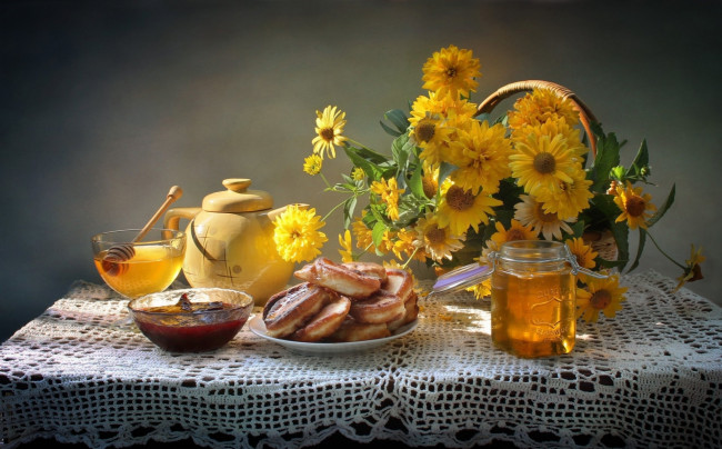Обои картинки фото еда, натюрморт, цветы, мед, варенье, оладьи