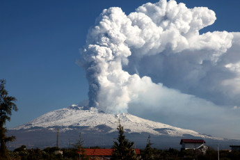 Картинка вулкан этна италия природа стихия дым гора извержение