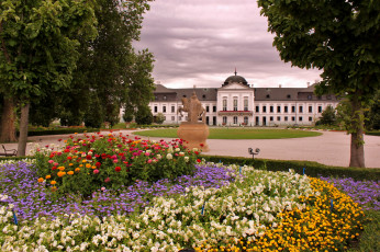 Картинка города дворцы замки крепости цветы клумба скульптура замок