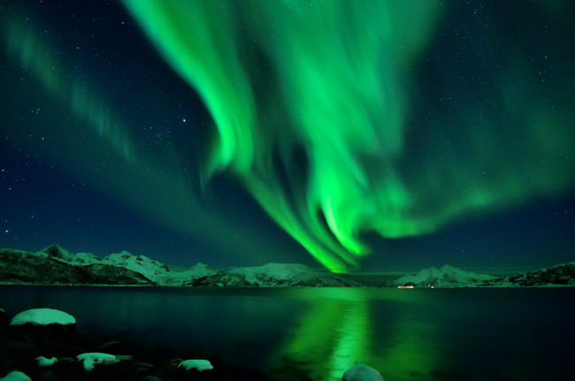 Обои картинки фото природа, северное сияние, северное, сияние, звезды, ночь, снег, исландия