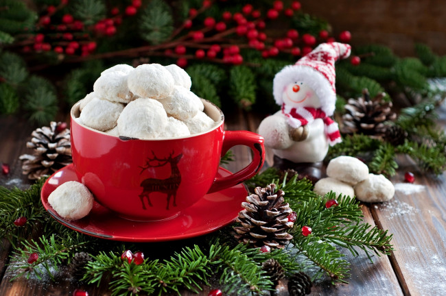 Обои картинки фото праздничные, угощения, снеговик, чашка, печенье, шишки
