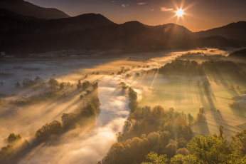 Картинка природа восходы закаты долина горы лучи свет туман река