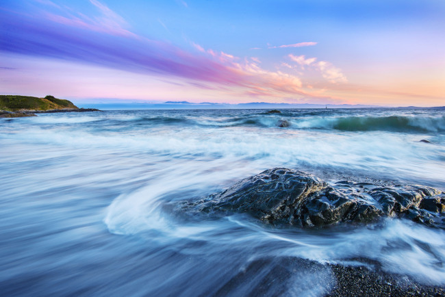 Обои картинки фото природа, побережье, море, камни, рассвет, волны