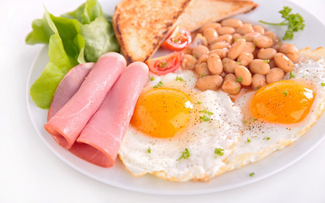 Обои картинки фото еда, Яичные блюда, omelette, фасоль, ветчина, яичница