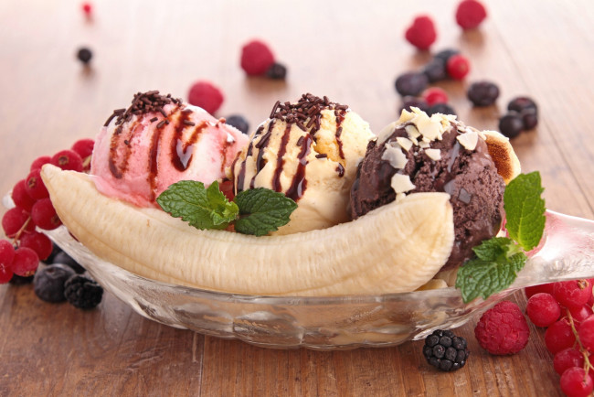 Обои картинки фото еда, мороженое,  десерты, малина, банан