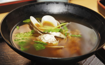 Картинка еда рыбные блюда морепродуктами мидии зелень суп