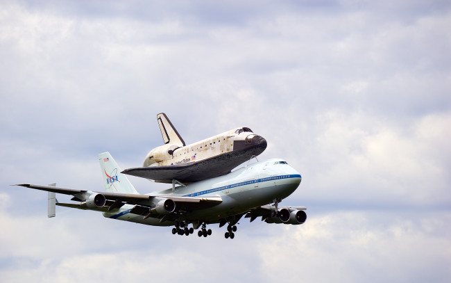 Обои картинки фото авиация, грузовые, самолёты, space, shuttle, discovery, carrier, aircraft
