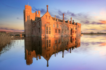 Картинка oxborough+hall города -+дворцы +замки +крепости озеро дворец