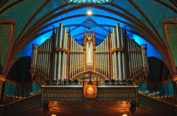 Картинка the+organ+pipes+from+the+cathedral+of+notre+dame+in+old+montreal музыка -музыкальные+инструменты собор орган