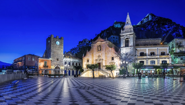 Обои картинки фото taormina sicily, города, - улицы,  площади,  набережные, taormina, sicily, сицилия, площадь, дома, ночь, огни