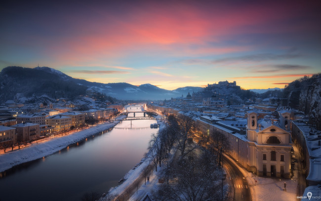 Обои картинки фото города, - панорамы, австрия, город, зальцбург, зима, Январь, дома, огни, мост, река