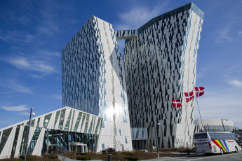 Картинка города копенгаген+ дания копенгаген современное здание отеля белла скай комвелл