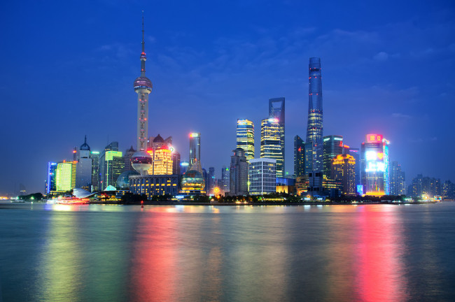 Обои картинки фото города, шанхай , китай, огни, шанхай, ночь, зеркало, shanghai, world, financial, center, tower, oriental, pearl, хуанпу, ривер, отражение