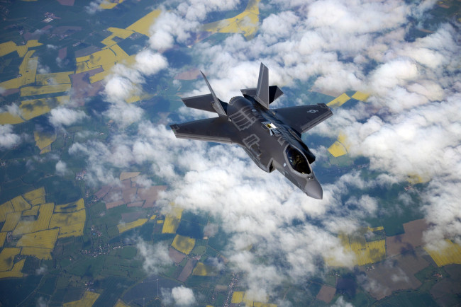 Обои картинки фото авиация, боевые самолёты, ландшафт, полет, f-35b