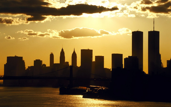 Обои картинки фото города, нью-йорк , сша, мост, небо, тучи, здания, река, дома