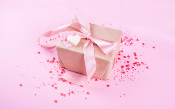 Картинка праздничные подарки+и+коробочки фон розовый праздник подарок
