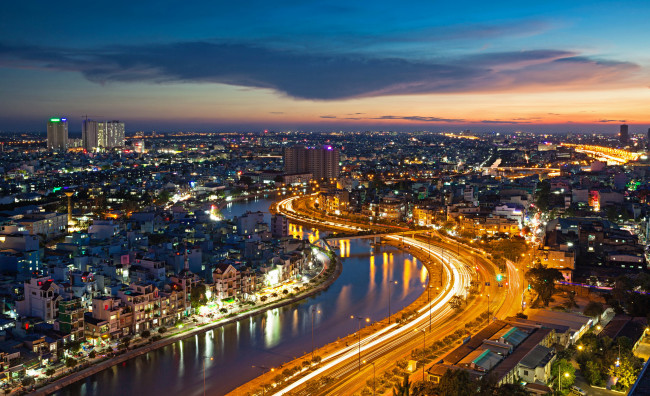 Обои картинки фото ho chi minh  вьетнам, города, - огни ночного города, дороги, река, огни, ночь, небоскребы, дома, вьетнам, ho, chi, minh