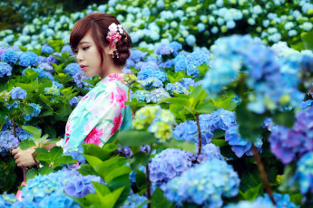 Картинка девушки -+азиатки шатенка цветы гортензии