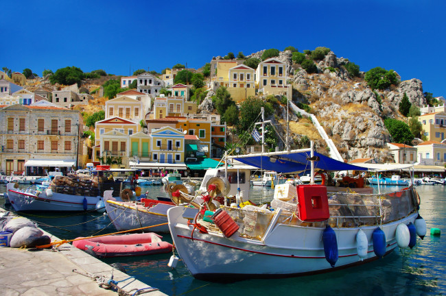 Обои картинки фото symi,  greece, корабли, порты ,  причалы, greece, сими, греция, причал, гавань, набережная, дома, лодки, баркасы
