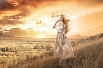 Картинка девушки -unsort+ блондинки +светловолосые волосы damien prokhorov вид настроение девушка трава небо закат