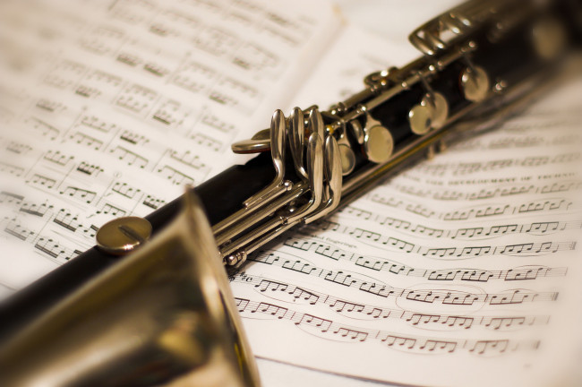 Обои картинки фото музыка, -музыкальные инструменты, ноты, кларнет