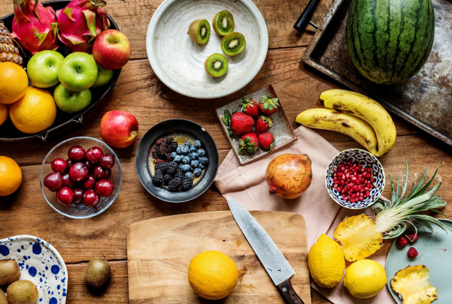 Обои картинки фото еда, фрукты,  ягоды, арбуз, стол, киви, гранат, черешня, ягоды, ананас, банан, яблоки, клубника