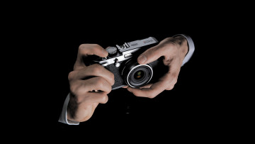 Картинка бренды fujifilm фотоаппарат руки