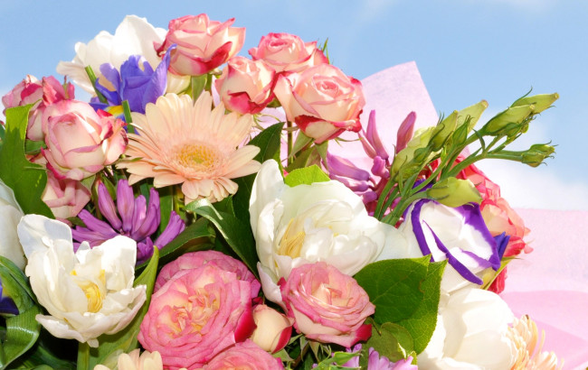 Обои картинки фото цветы, букеты,  композиции, эустома, гербера, тюльпаны, розы