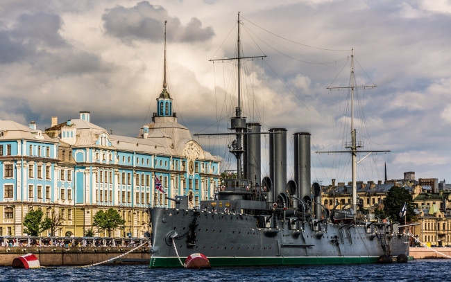 Обои картинки фото корабли, крейсеры,  линкоры,  эсминцы, петроградская, набережная, нахимовское, военно-морское, училище, большая, невка, здание, аврора, музей, крейсер, река, санкт-петербург