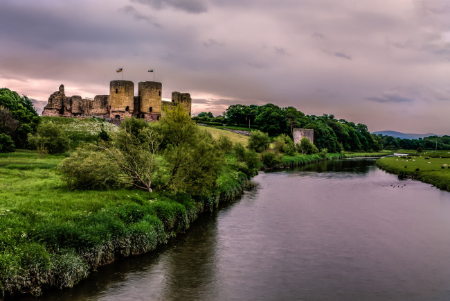 Обои картинки фото rhuddlan castle,  wales, города, замки англии, замок
