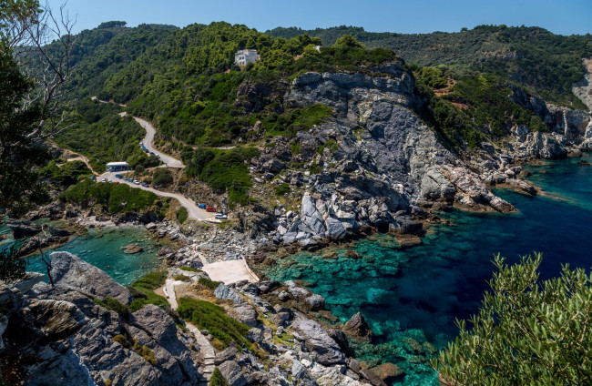 Обои картинки фото греция, природа, побережье, водоем, деревья, камни