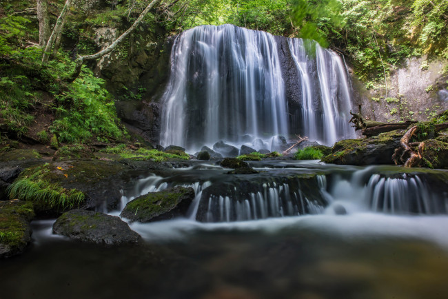 Обои картинки фото природа, водопады, water, stream, waterfall, осень, листья, водопад, l, вода, поток