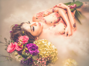 Картинка девушки -unsort+ азиатки вода девушка грудь модель азиатка цветы руки поза боди-арт макияж