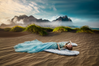 Картинка девушки -unsort+ креатив поза песок настроение крылья ангел девушка ренат хисматулин платье
