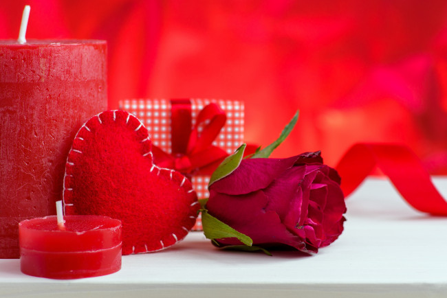 Обои картинки фото праздничные, день святого валентина,  сердечки,  любовь, свечи, сердце, подарок, роза
