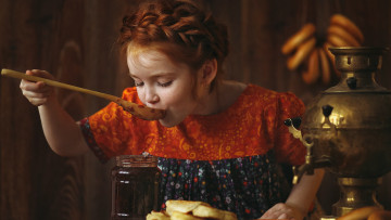 Картинка разное дети девочка рыжая ложка варенье самовар
