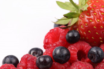 Картинка еда фрукты ягоды черника малина клубника