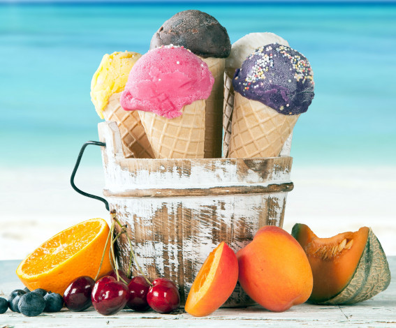 Обои картинки фото еда, мороженое,  десерты, вишня, ассорти, ягоды