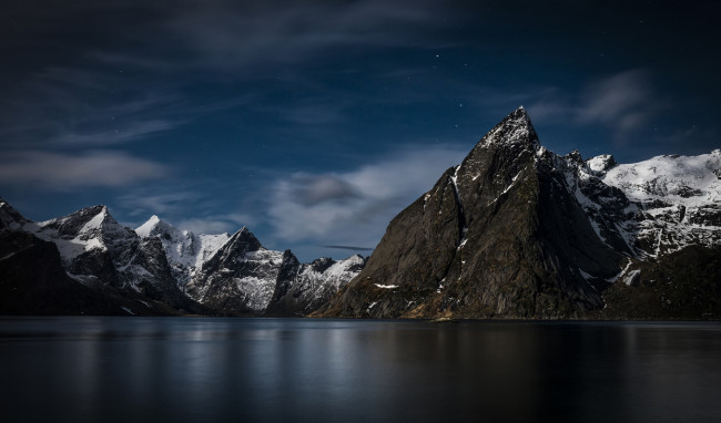 Обои картинки фото природа, реки, озера, лофотенские, острова, небо, ночь, море, снег, скалы, норвегия, архипелаг