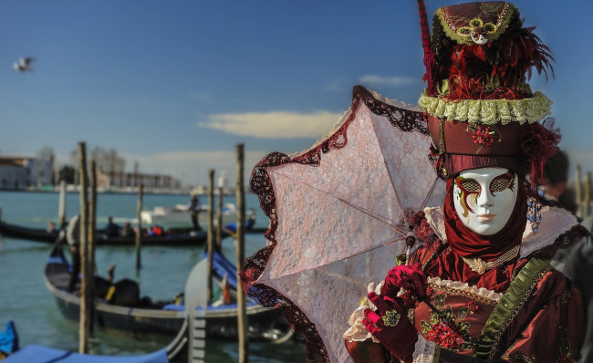 Обои картинки фото разное, маски,  карнавальные костюмы, зонт, венеция